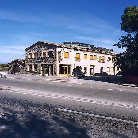 Hostal Mallorquines Riudarenes Bagian luar foto