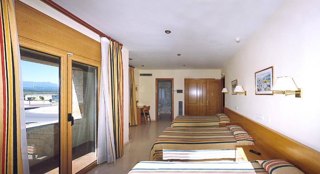 Hostal Mallorquines Riudarenes Bagian luar foto